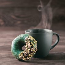Fake-Schoko-Donuts mit Spirulina