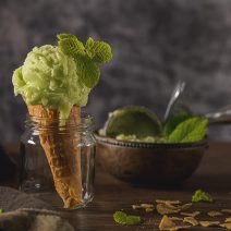 Matcha-Tee-Eis mit Avocado