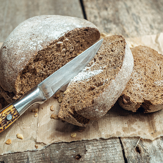 Glutenfreies selbstgebackenes Brot mit Baobab und Kochbananensamenschalen